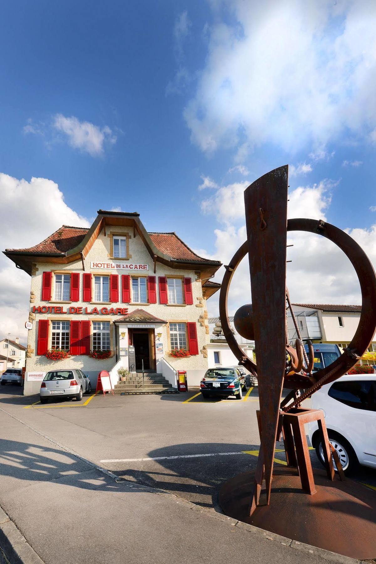 Hotel De La Gare Sugiez Exterior photo